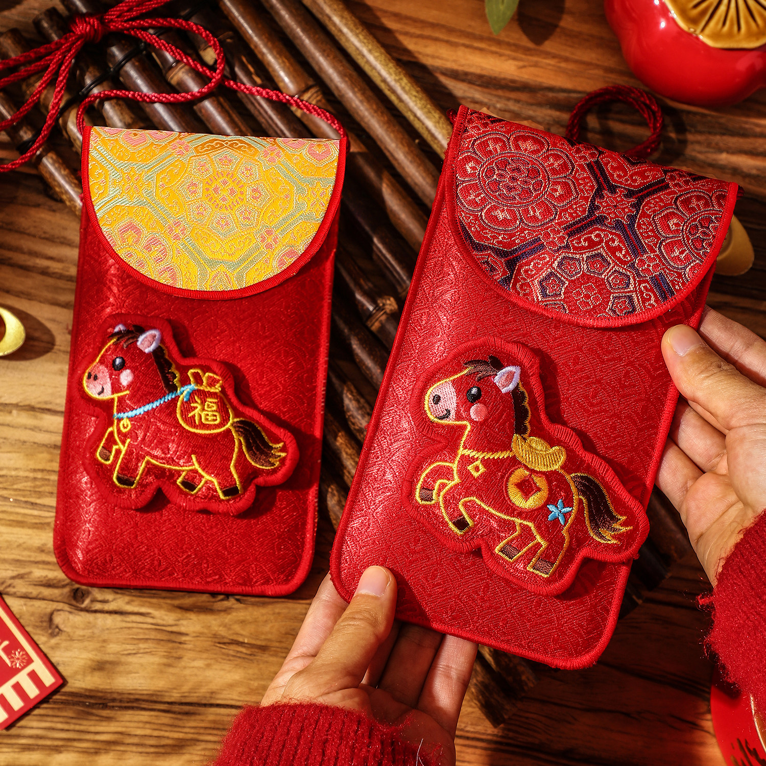 马年布艺红包袋2026新款春节过年生肖刺绣新年利是封儿童压岁钱包
