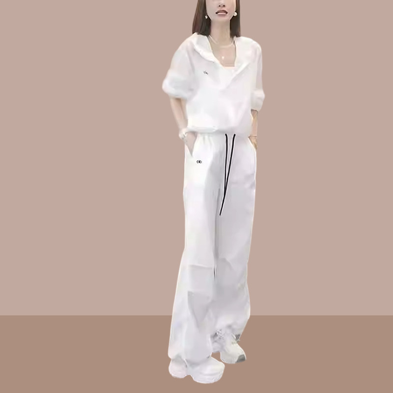 白色休闲运动套装2026夏季简约显瘦连帽冲锋衣抽绳裤穿搭一整套女