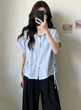 浅蓝色Polo翻领彩扣短袖衬衫女夏季2026年新款抽绳收腰显瘦小上衣