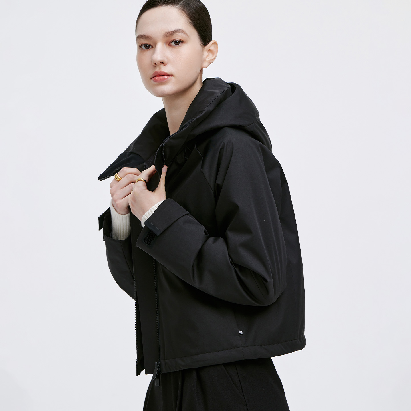 卓凡尼·华伦天奴连帽短款羽绒服