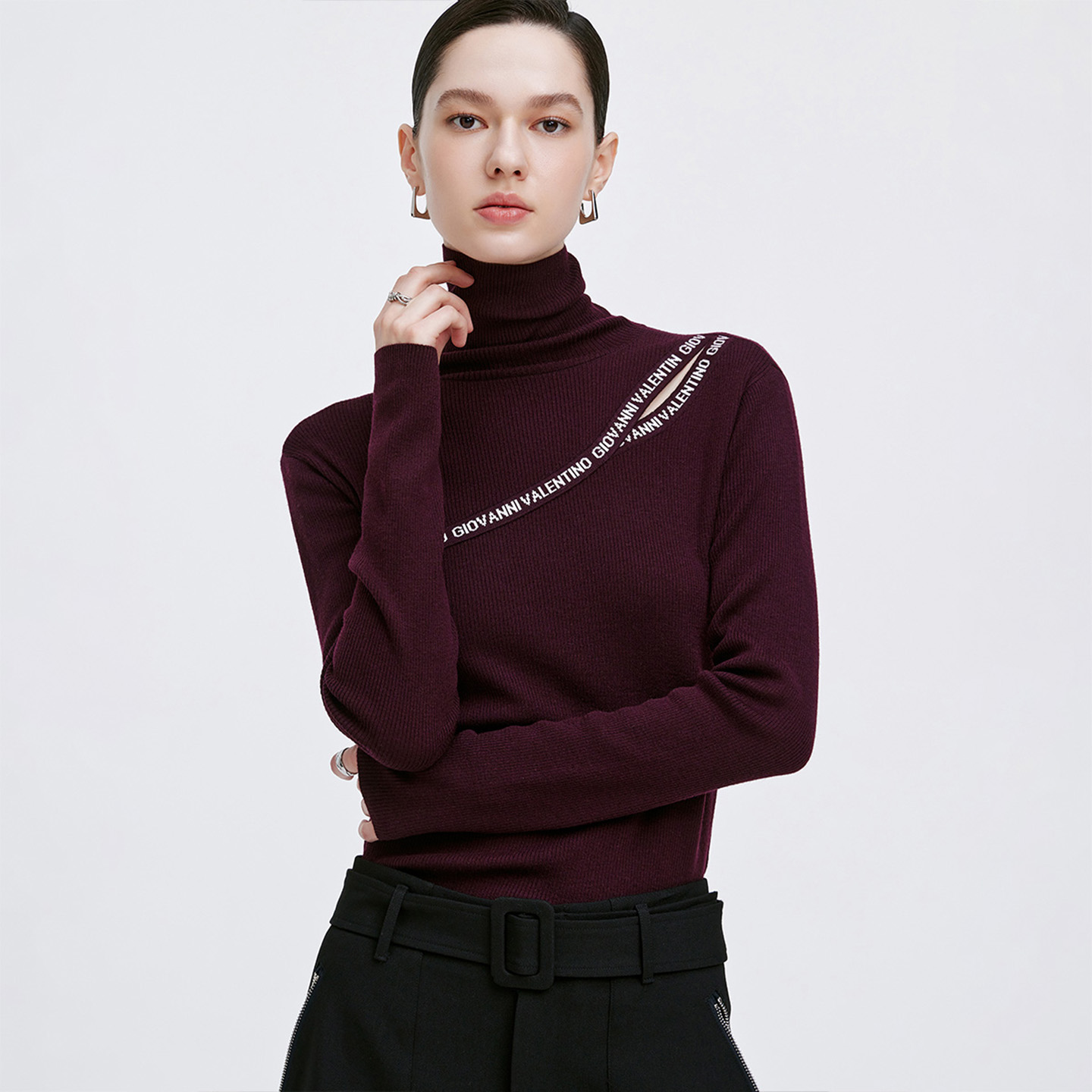 卓凡尼·华伦天奴女士高领针织衫