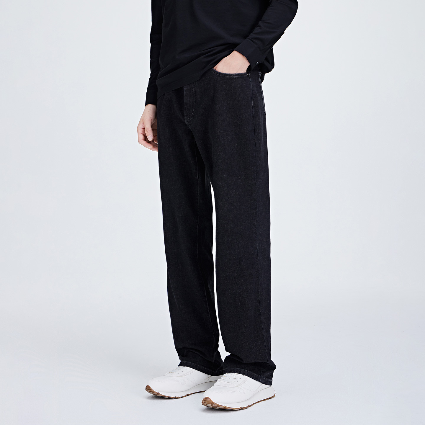 卓凡尼·华伦天奴松弛感牛仔裤