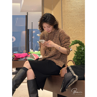 佟小白 “S+星砂驼”邓肯羊绒舒适绒感大肚纱圆领针织衫XB-7972