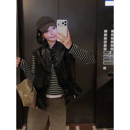 佟小白羊皮立领机车风马甲女