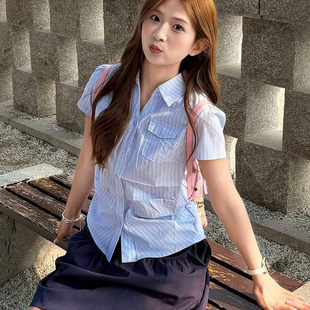 短款蓝色条纹短袖衬衫上衣女款夏季设计感小个子修身显瘦翻领衬衣