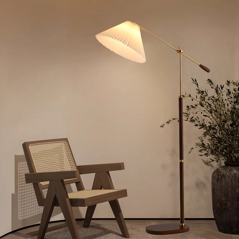 美式复古客厅沙发旁高级感设计师