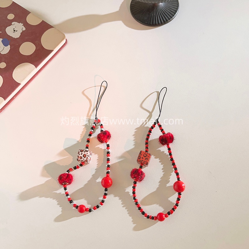 ins时尚新款毛绒红色串珠手链手机挂件网红百搭女款多功能防摔手提防丢手机链挂饰通用ccd相机挂绳便携挂饰97