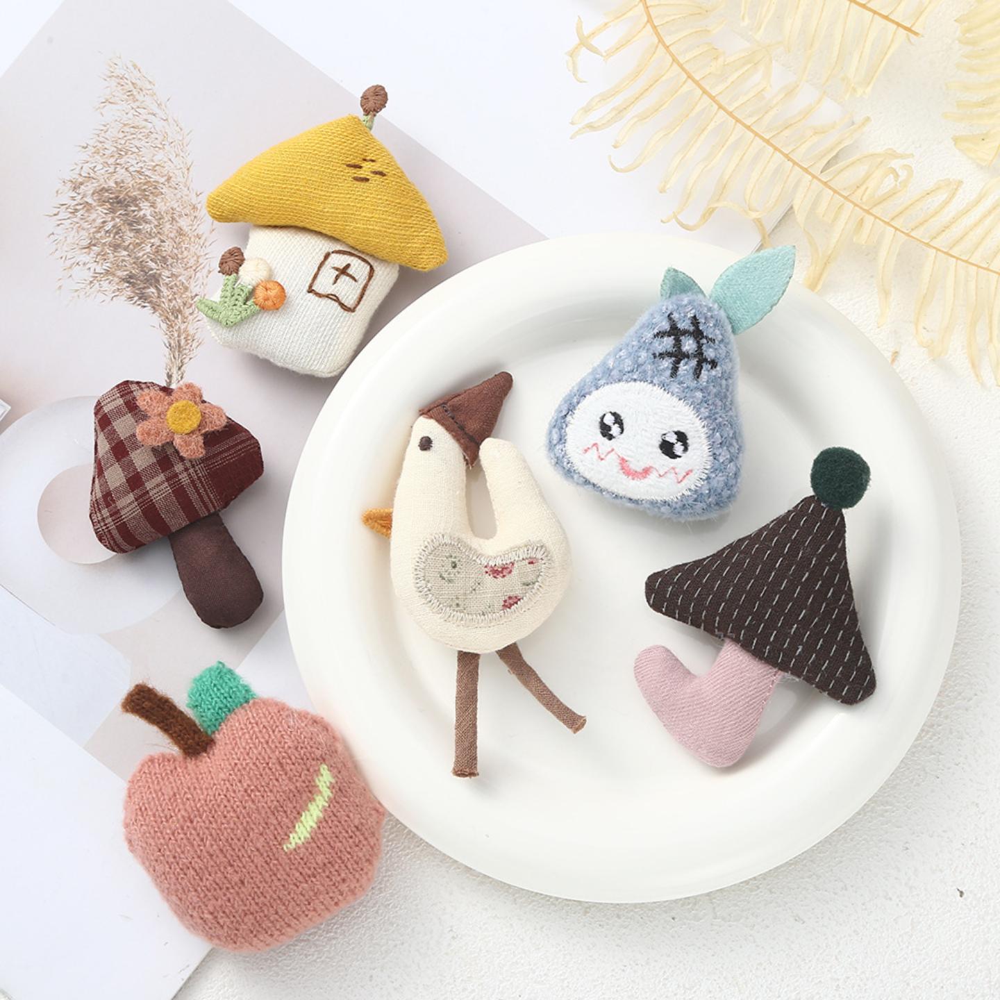 新款卡通小房子胸针布艺充棉儿童