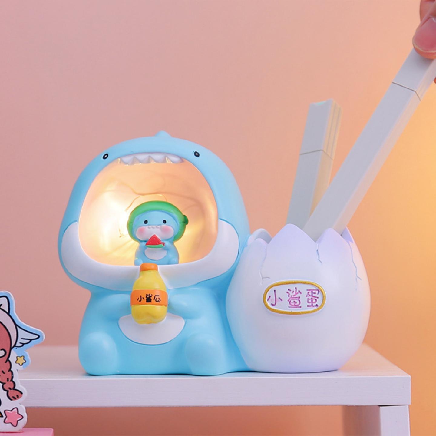 可爱鲨瓜派对笔筒灯创意桌面精美