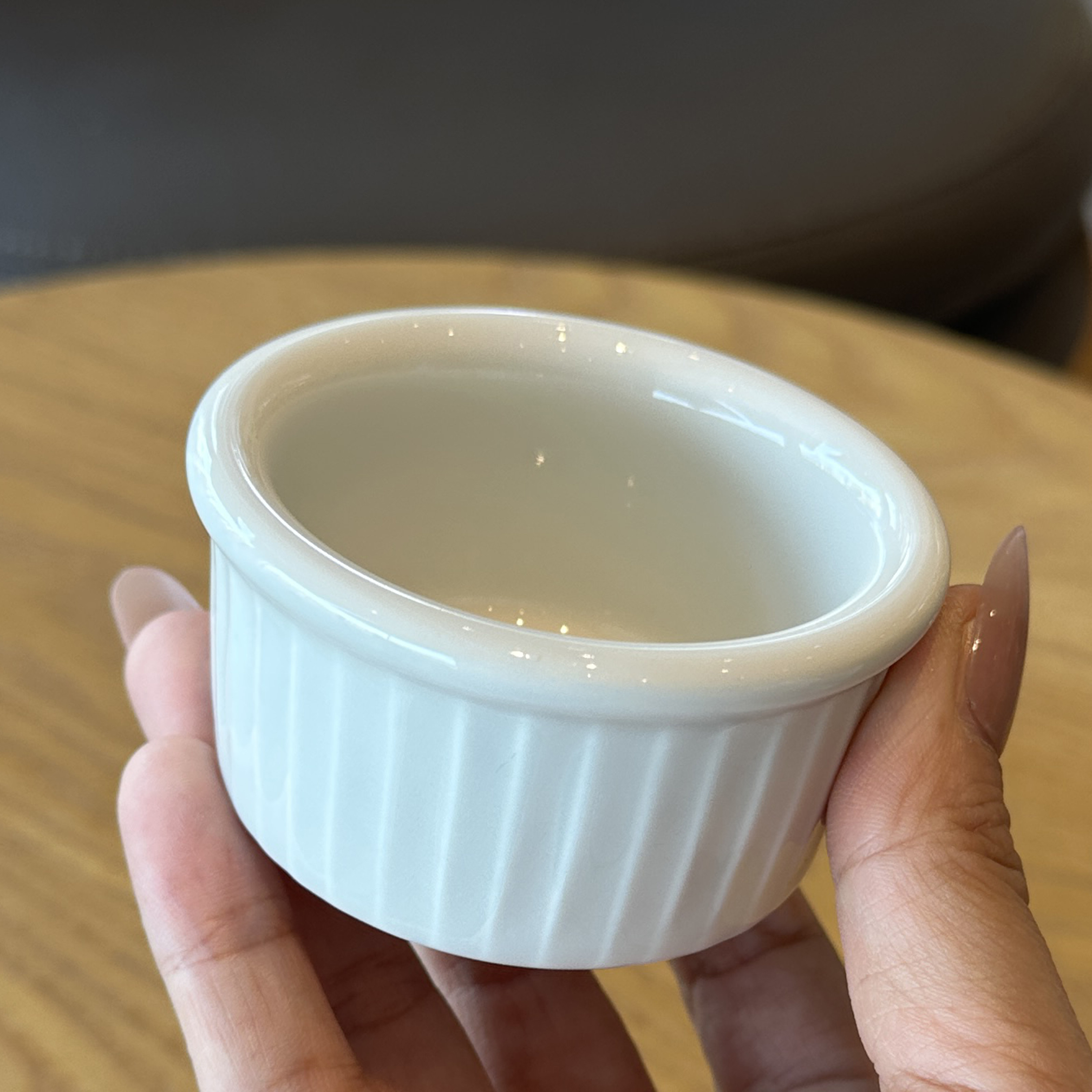 TUXTON乳白厚实陶瓷酱料盅图片