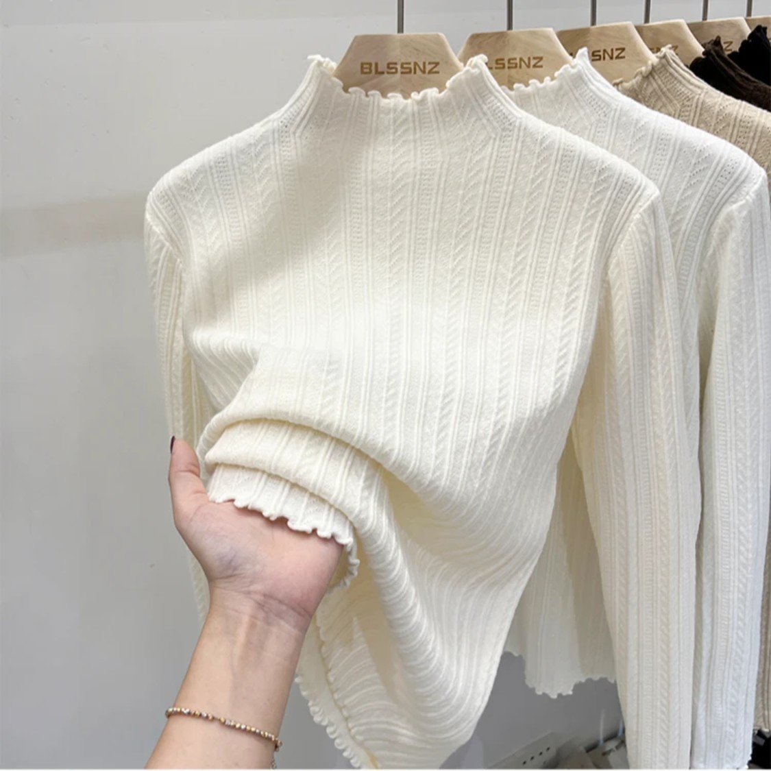 南裳服饰白色半高领毛衣打底衫女秋冬季内搭显瘦木耳边针织衫上衣