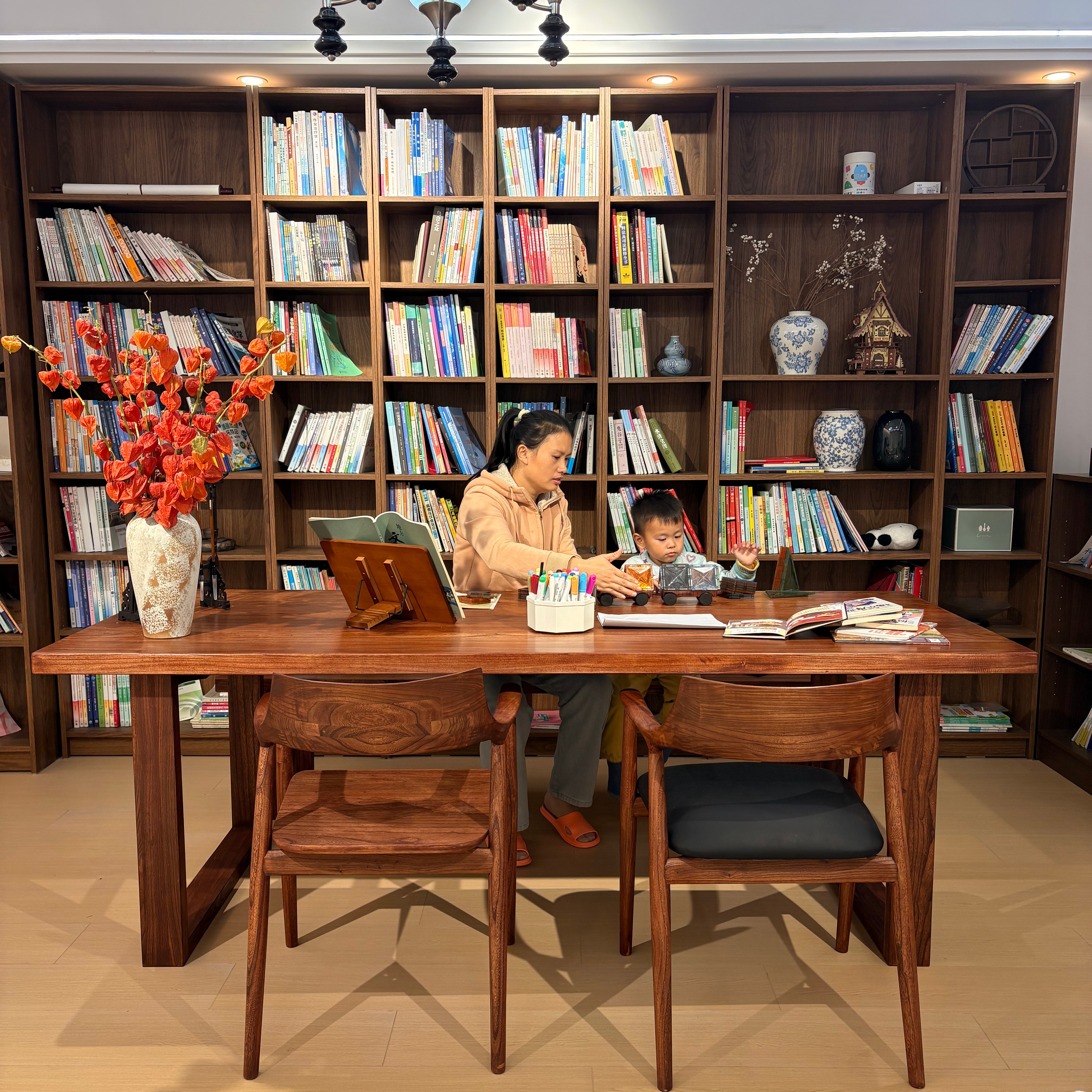 泊逸纯实木原木书柜落地置物架