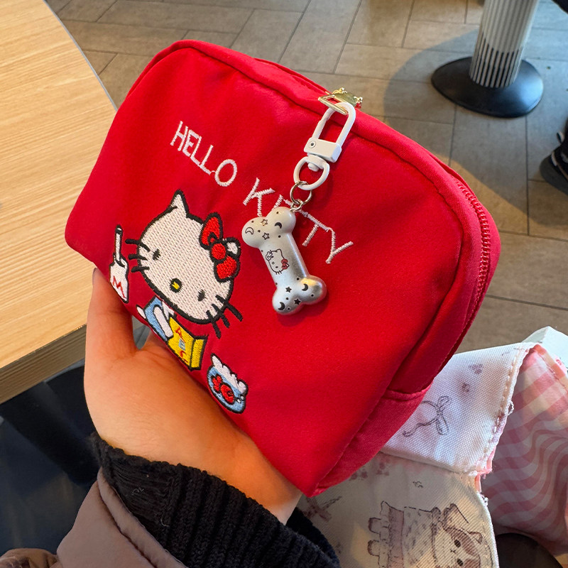 哈喽Kitty化妆包旅行便携式零钱包可爱卡通收纳包高颜值刺绣新款