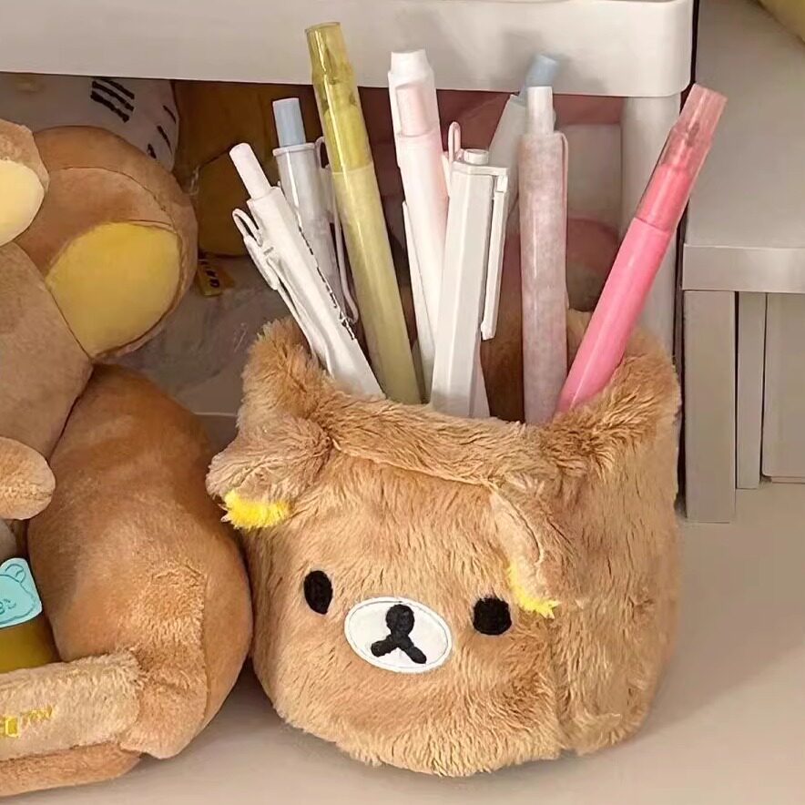 可爱轻松熊圆形毛绒笔筒高颜值少女心学生文具杂物收纳盒桌面摆件