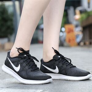 NIKE/耐克FREE MOTIO赤足男女透气网面舒适休闲跑步鞋880840-001
