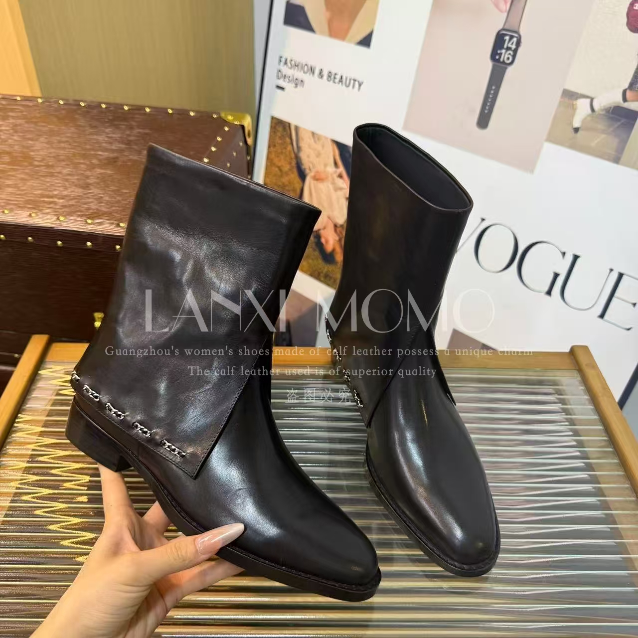 【LANXI  MOMO】时尚百搭黑色中筒尖头秋冬英伦风靴子25XZ651LX