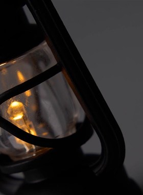 无聊瞭买个金属支架挂迷你小煤C油灯小煤油灯发光壁挂灯!摆件