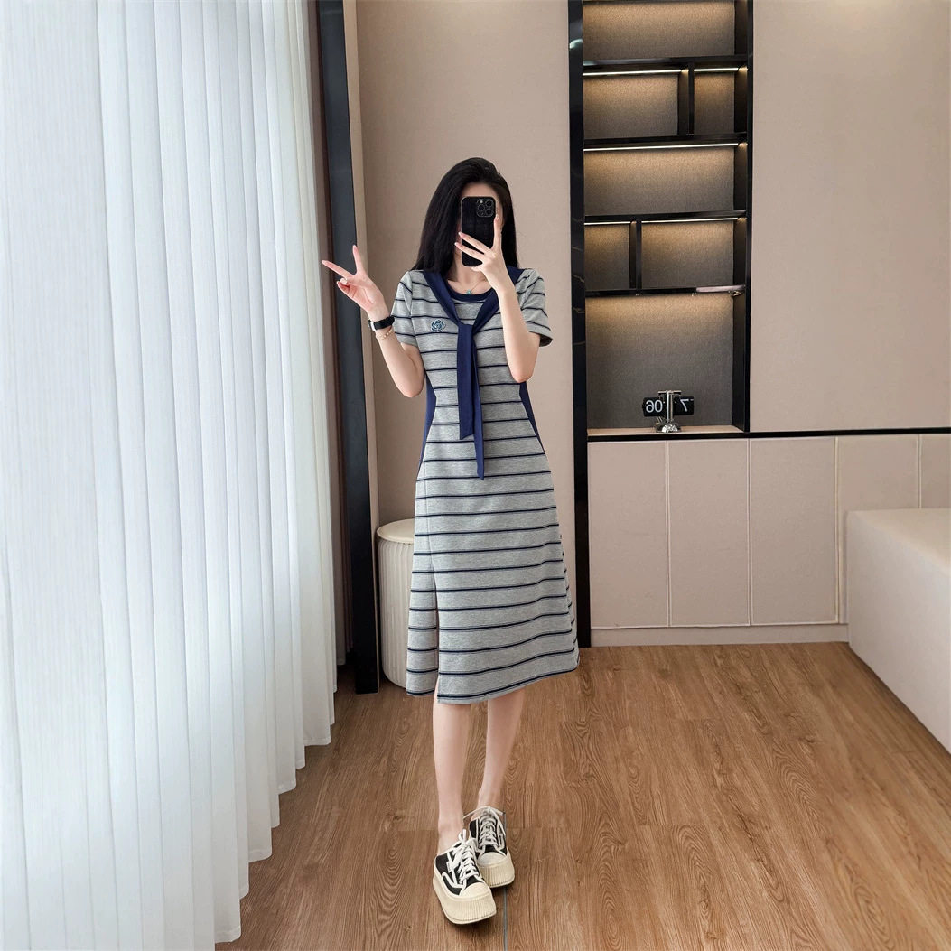 青春学生条纹肩带短袖连衣裙女装2026新款休闲显瘦遮肉大码中长群