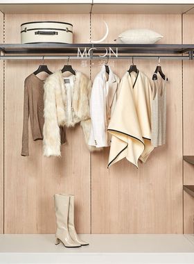 慕空间样板房衣帽间衣柜衣服摆件