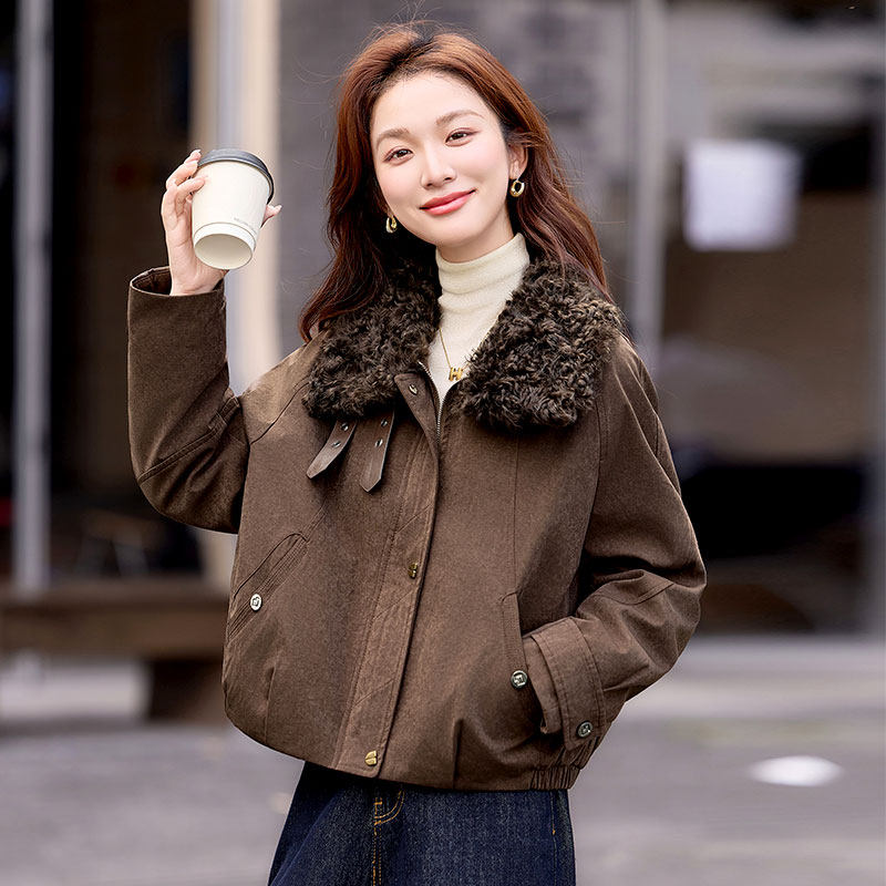 羊羔毛翻毛领派克羽绒服女短款90白鸭绒冬季2026新款今年流行爆款