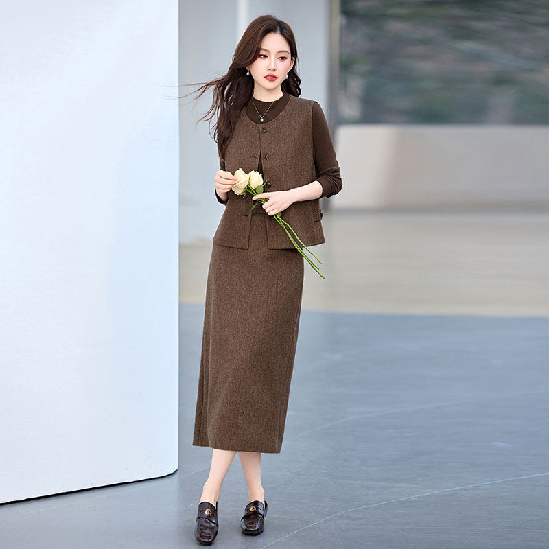 早春马甲半身裙套装三件套女春装2026新款超火减龄开春穿搭一整套