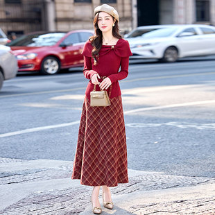 红色针织线衣配格子半身长裙春装女款2026新款套装超火穿搭一整套