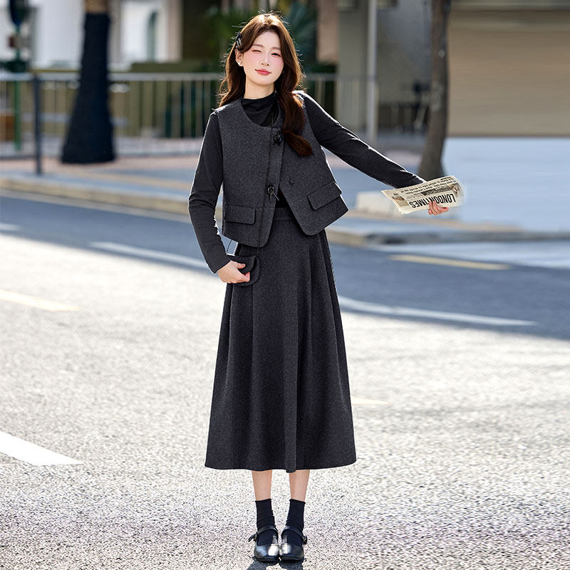 马甲T恤半身裙三件套连衣裙春装女款2026超火新款套装穿搭一整套