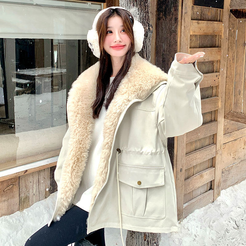 超好看羊羔毛拼接派克羽绒服女款