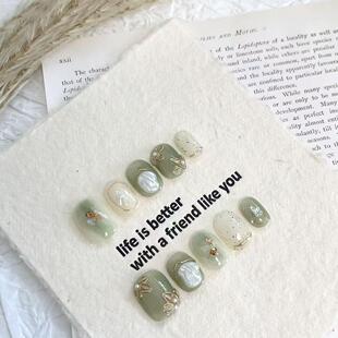 安艺精品纯手工穿戴甲青碧底色搭配米白珍珠金色小花更显精致百搭