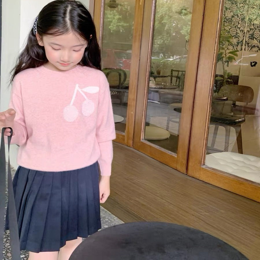 樱桃刺绣女童针织毛衣