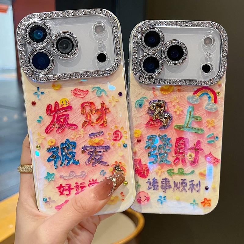 适用苹果系列iPhone17新款手机壳14pro/15promax文字发财被爱13pro/16promax全包满钻精孔镜框网红女款保护套