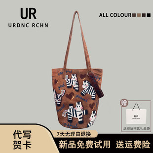 UR马年新款马上开心有钱花单肩帆布包女时尚小马腋下水桶托特包潮