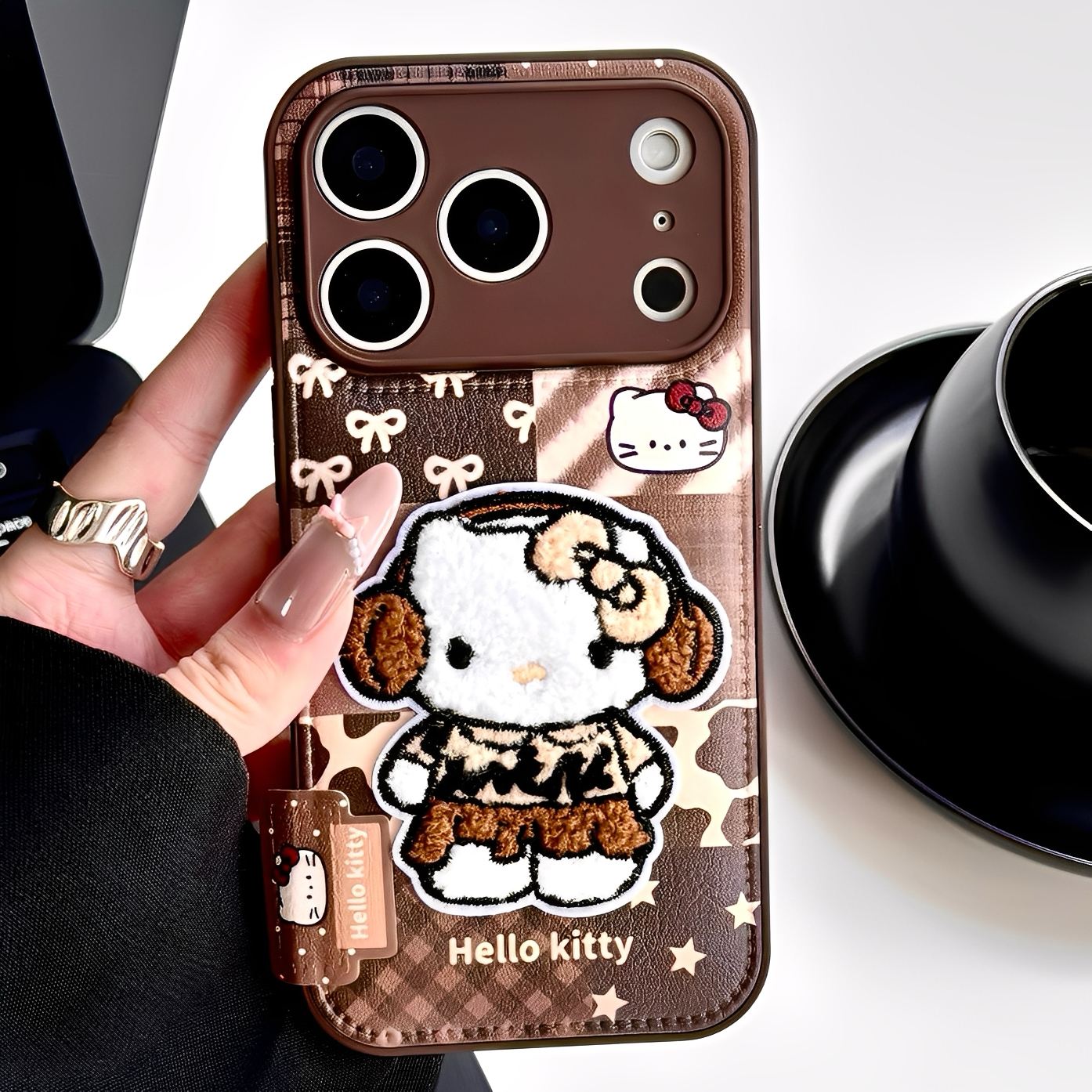 适用iPhone棕色刺绣KT猫手机壳