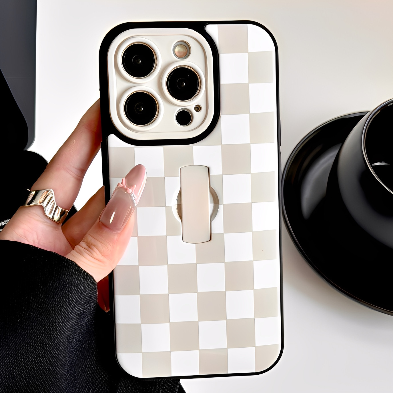 隐形指环棋盘格适用iphone16promax苹果15手机壳新款小众13支架14pro全包镜头防摔保护套16pro简约高级感女款