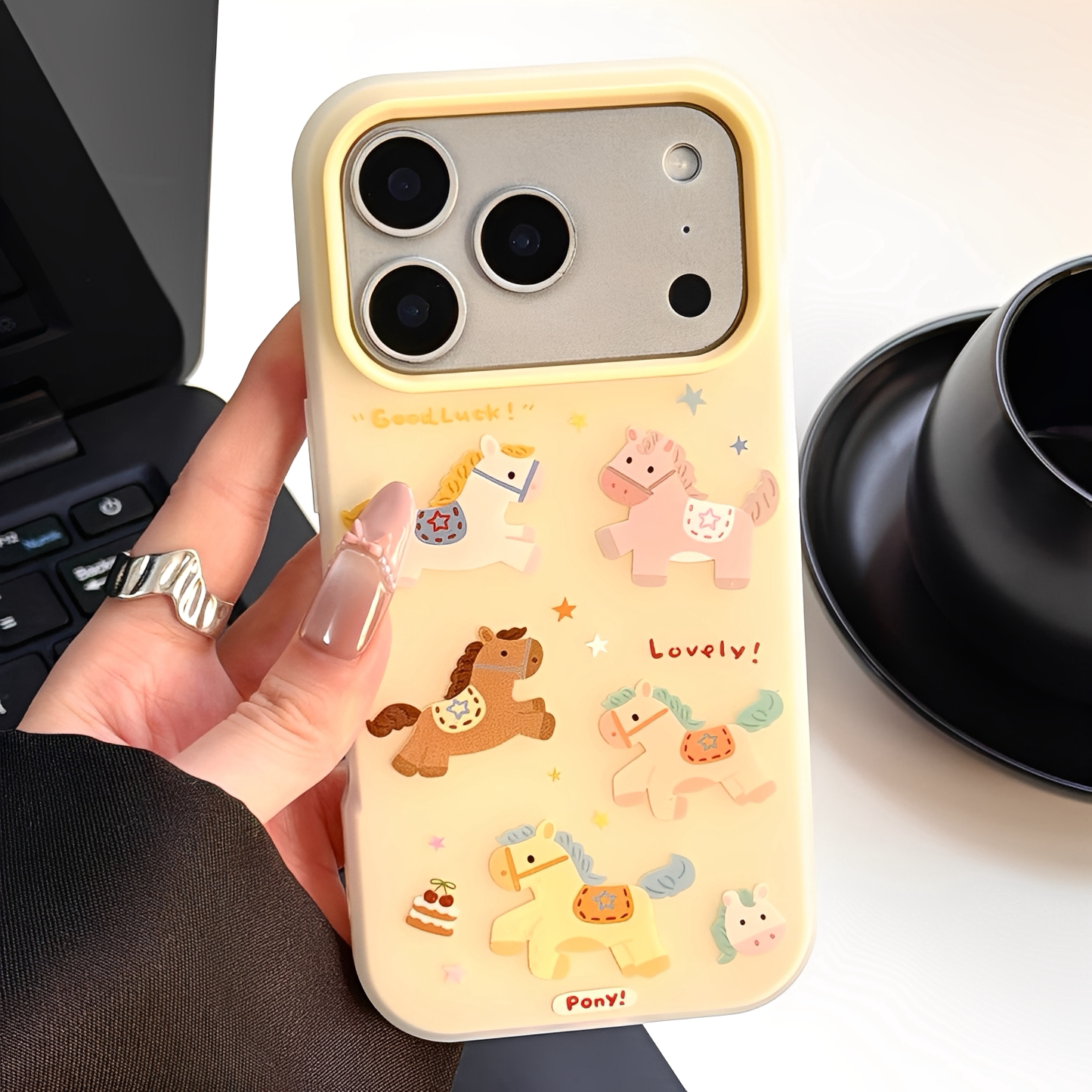 亲肤感奶黄色马年适用iphone16pro苹果17手机壳13小众15pro本命年14proamx全包镜头防摔二合一保护套女高级感