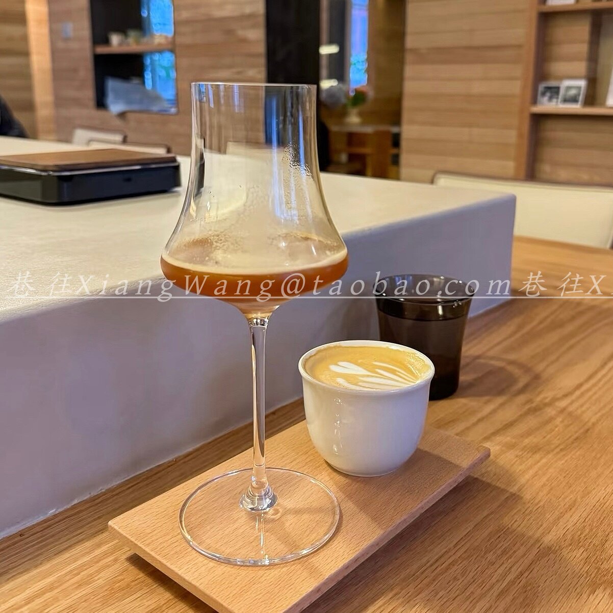 简约收口红酒杯高颜值