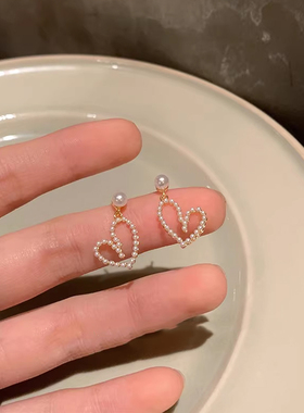 DoRa｜百搭独特珍珠爱心耳环2024年新款爆款高级感时尚气质耳饰女