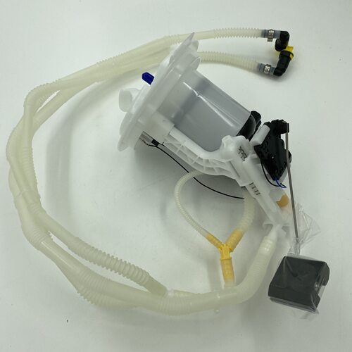 奔驰W204C63AMG燃油滤清器