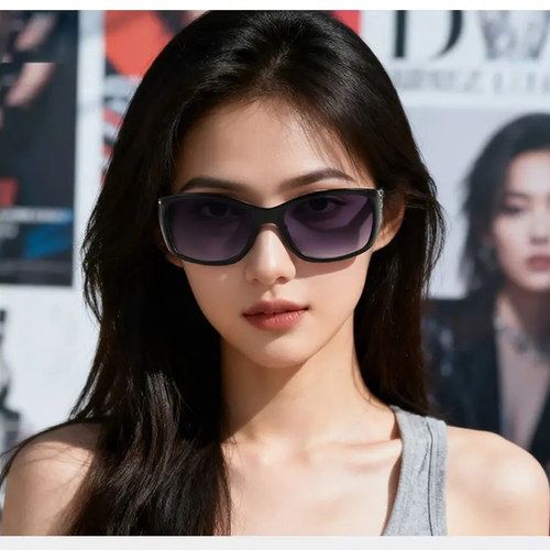 防风防紫外线太阳镜女开车拍照