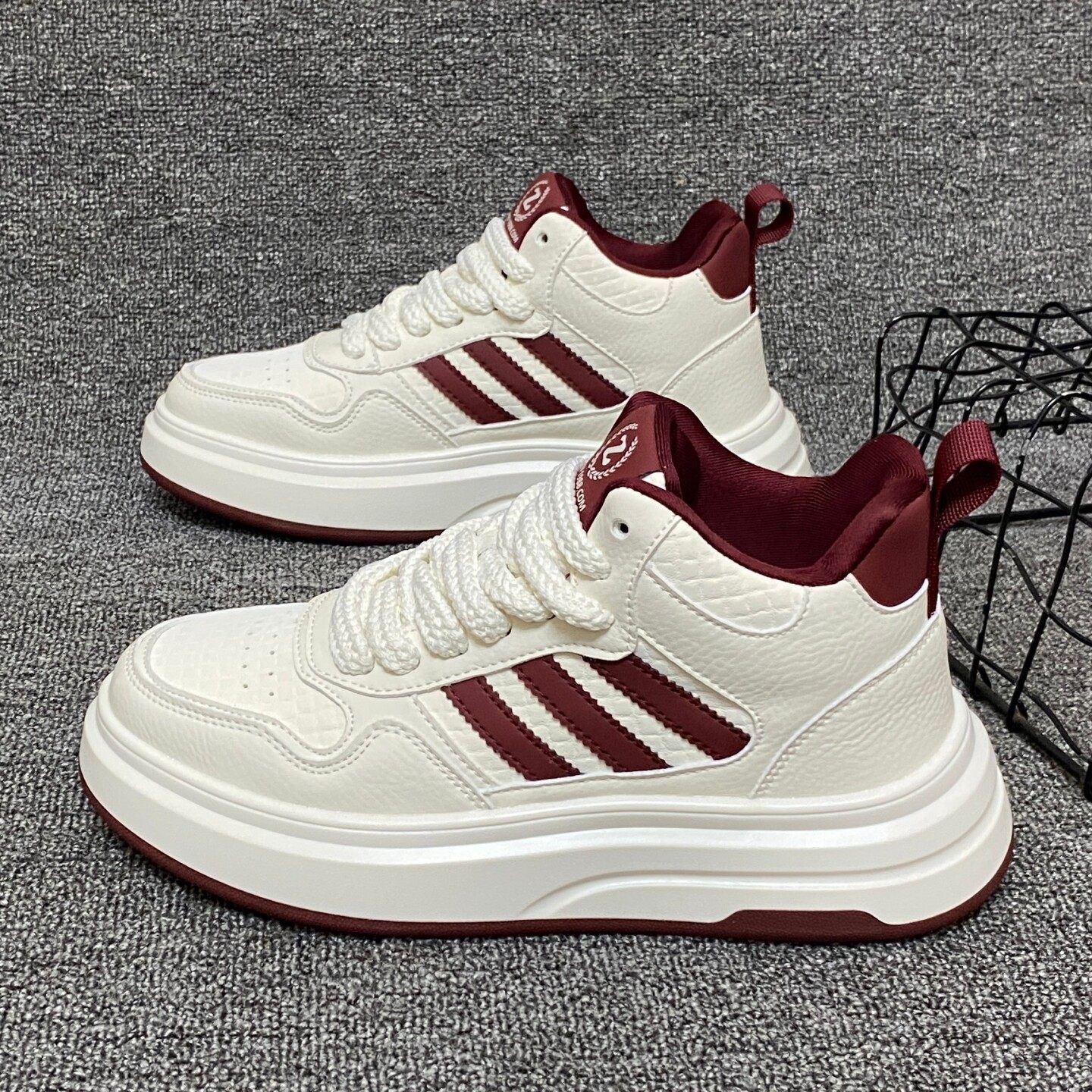 潮牌板鞋2025冬季新款韩版男鞋百搭厚底休闲潮流三道杠中帮小白鞋,流行男鞋,高帮鞋,淘宝优惠券,粉丝福利购,淘宝优惠卷