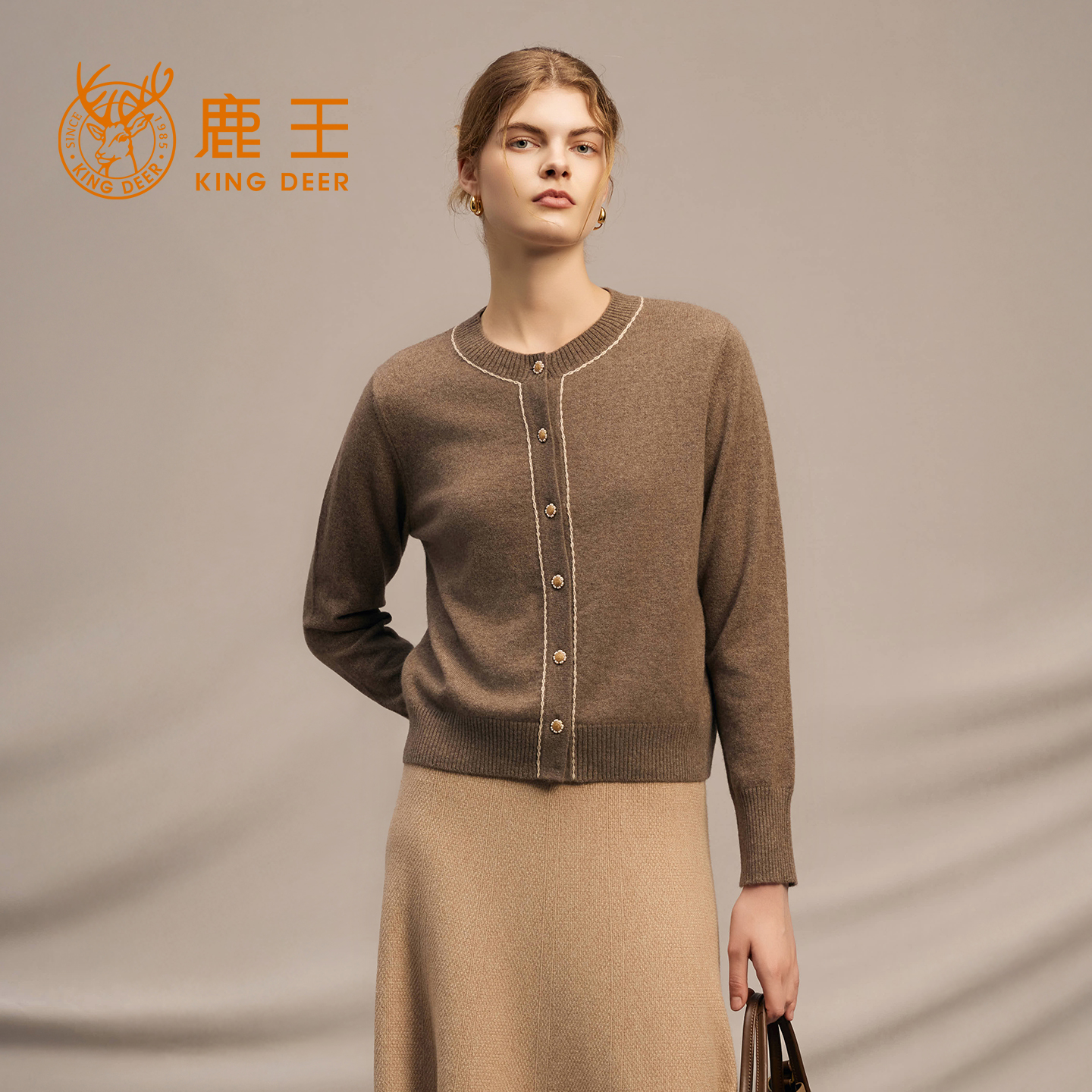 鹿王100%山羊绒衫女手绣开衫