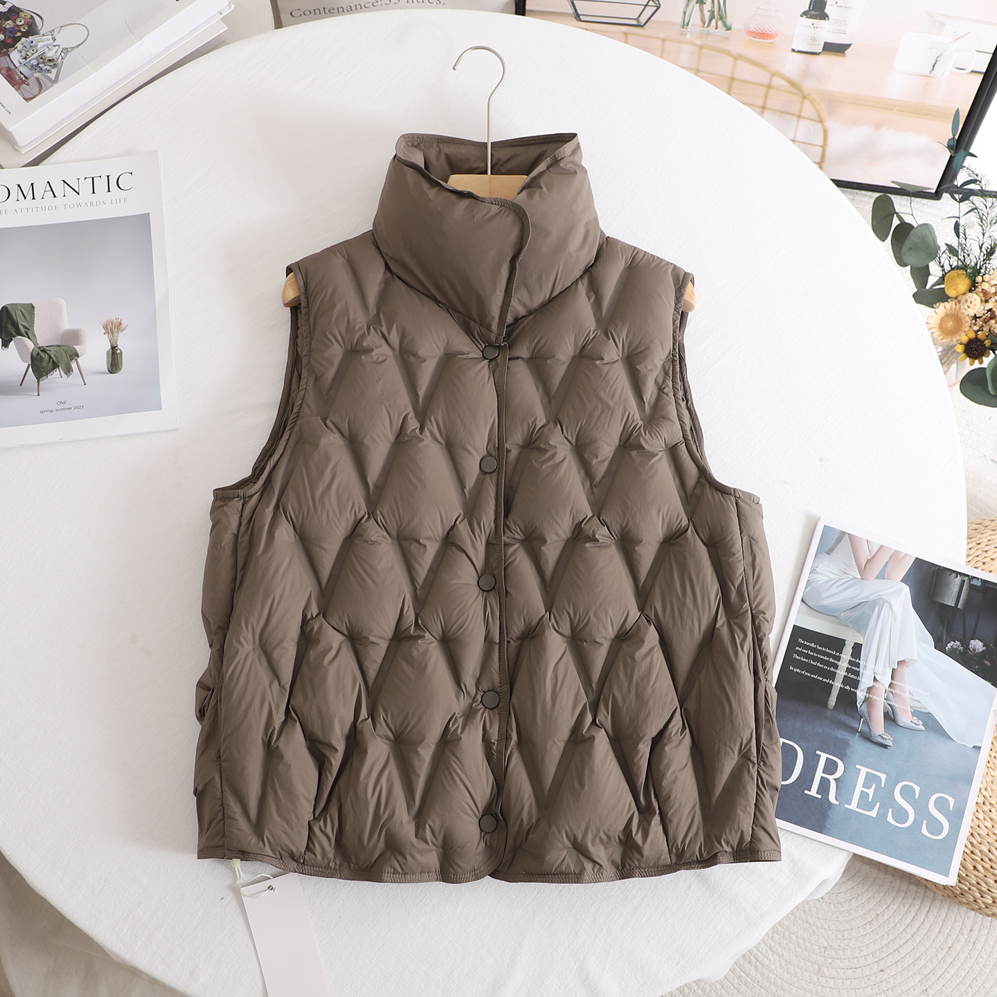 休闲立领菱形格羽绒马甲女