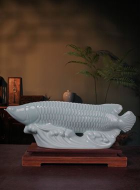 龙泉窑青瓷杨斌金龙鱼摆件