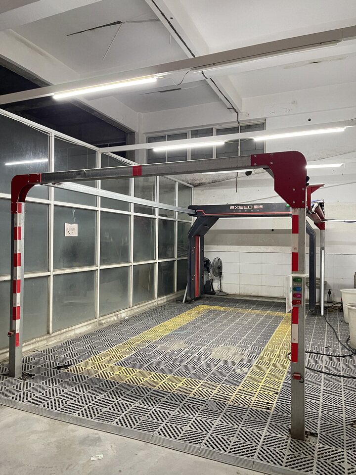 12月23日湖州某公司名下的一批设备资产，主要为一批举升机、整形机以及工具推车、洗车机等网络拍卖公告