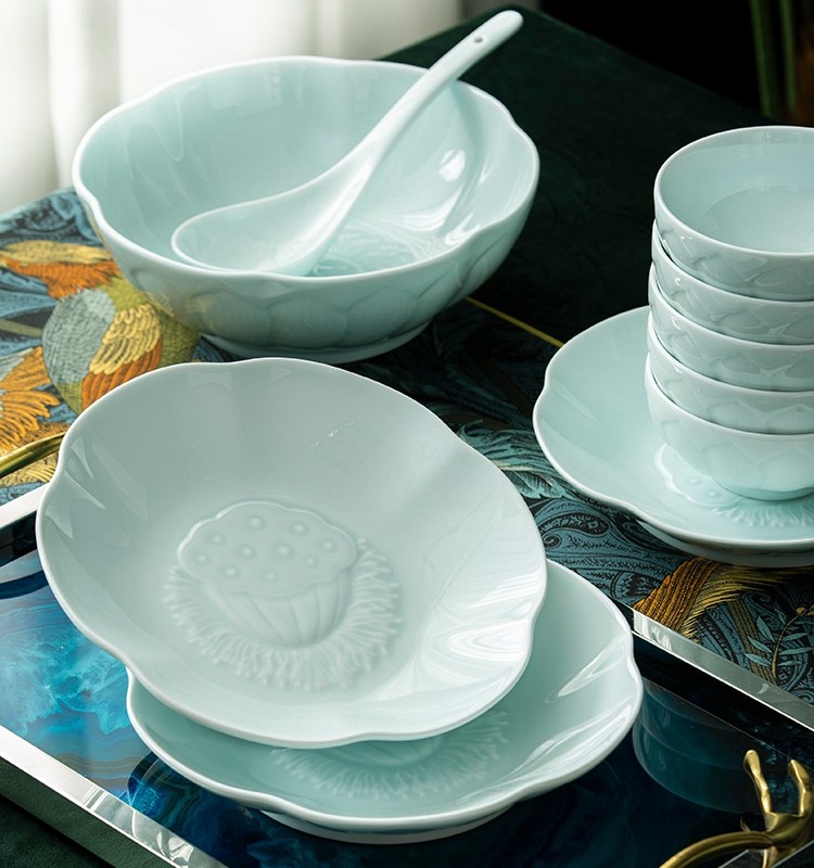 景德镇陶瓷餐具釉下彩高温青瓷碗碟套装家用简约中式陶瓷乔迁礼品