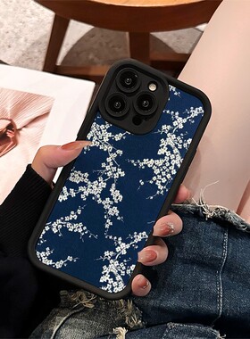 蓝底白色插花适用于苹果15手机壳15pro新款14Promax简约13高级感12plus硅胶11全包xsmax小众8新年7防摔秋冬