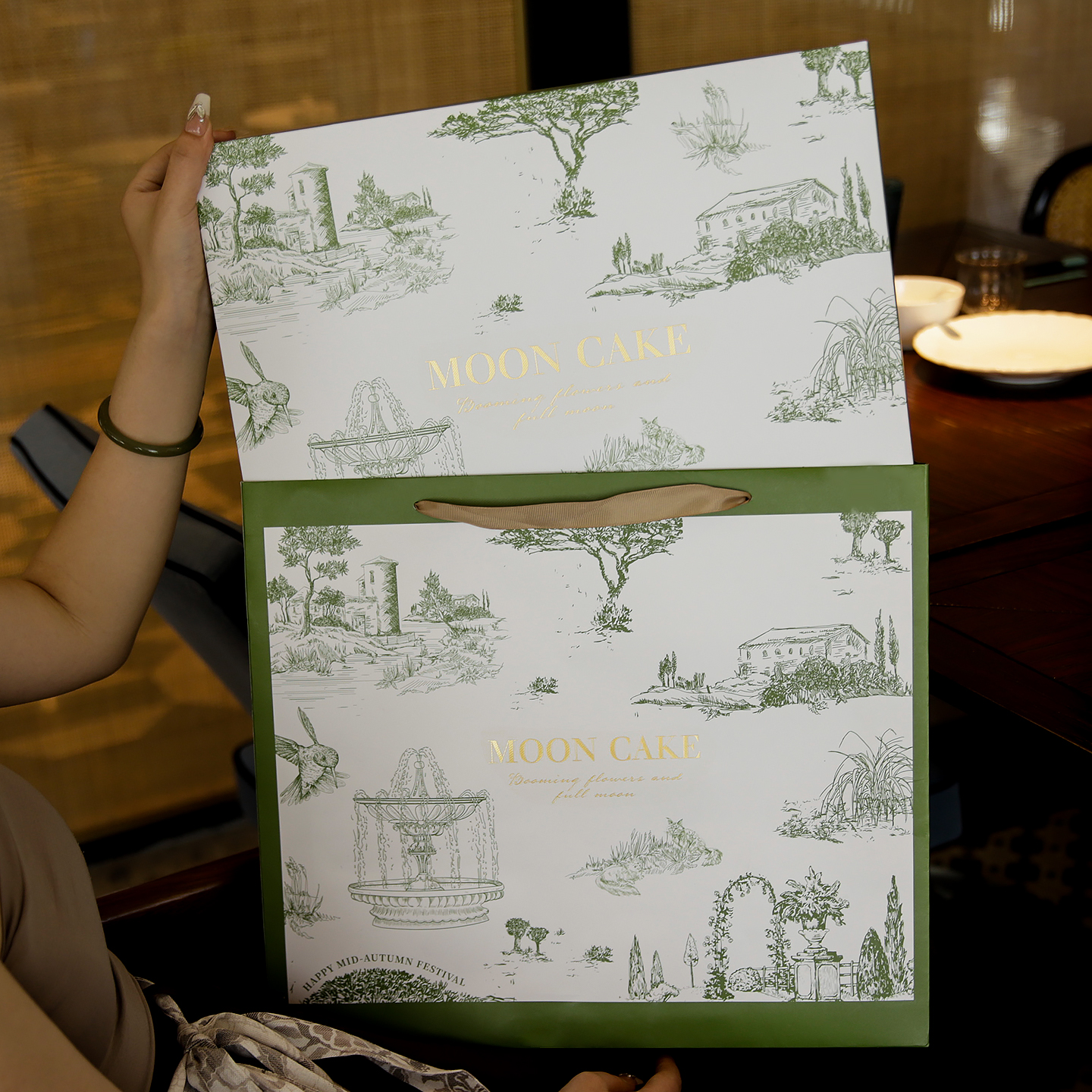 2025新款中秋节6粒8粒月饼礼品包装盒绿色手提高档中秋礼品空盒子