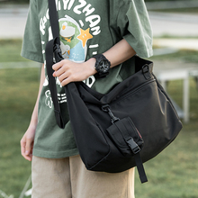 黑色运动斜挎包女夏季2024新款学生包包设计感小众上课通勤单肩包