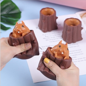 挤压捏捏乐橡胶玩具邪恶小松鼠杯网红解压杯树桩松鼠减压神器抖音