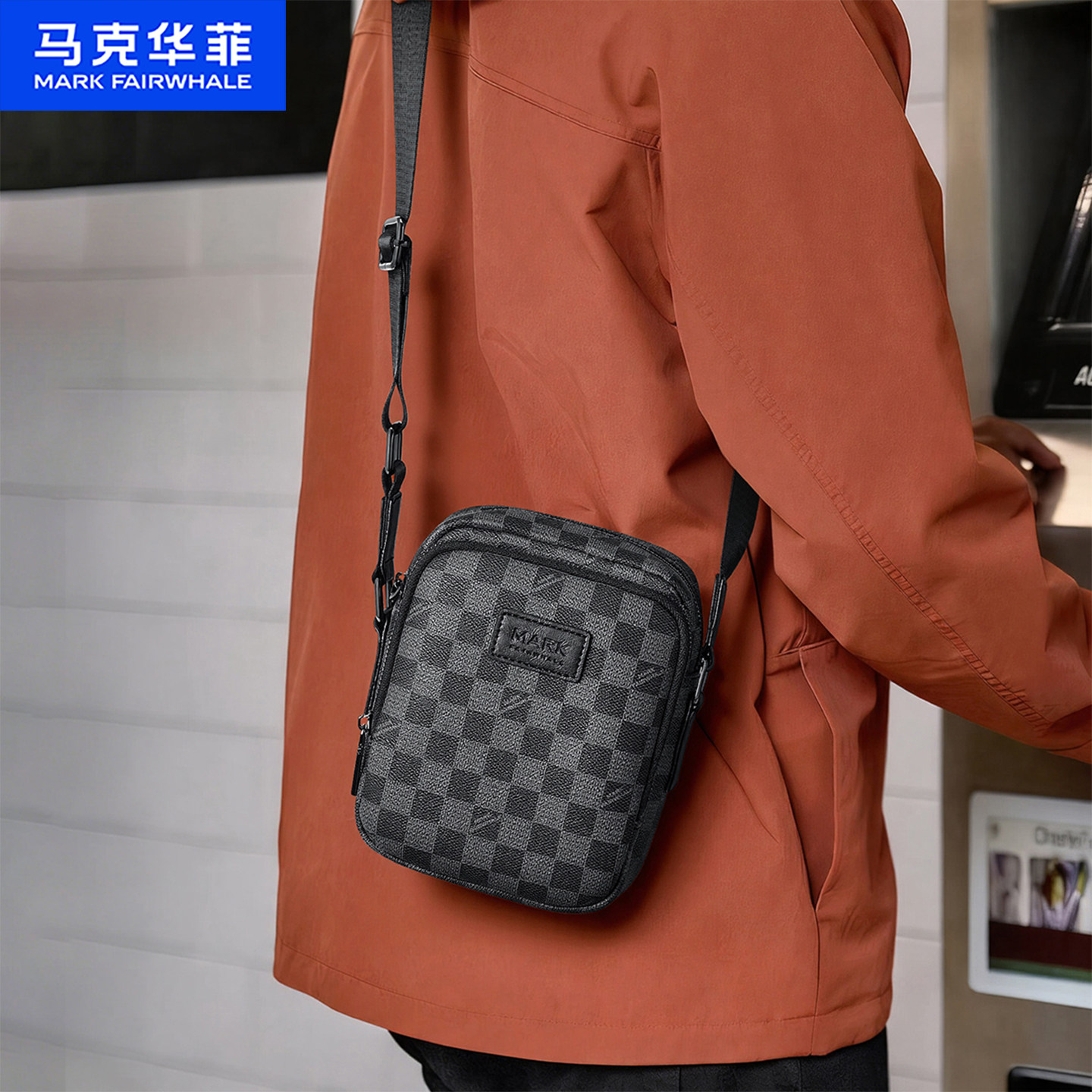 马克华菲男士格子纹斜挎胸包图片